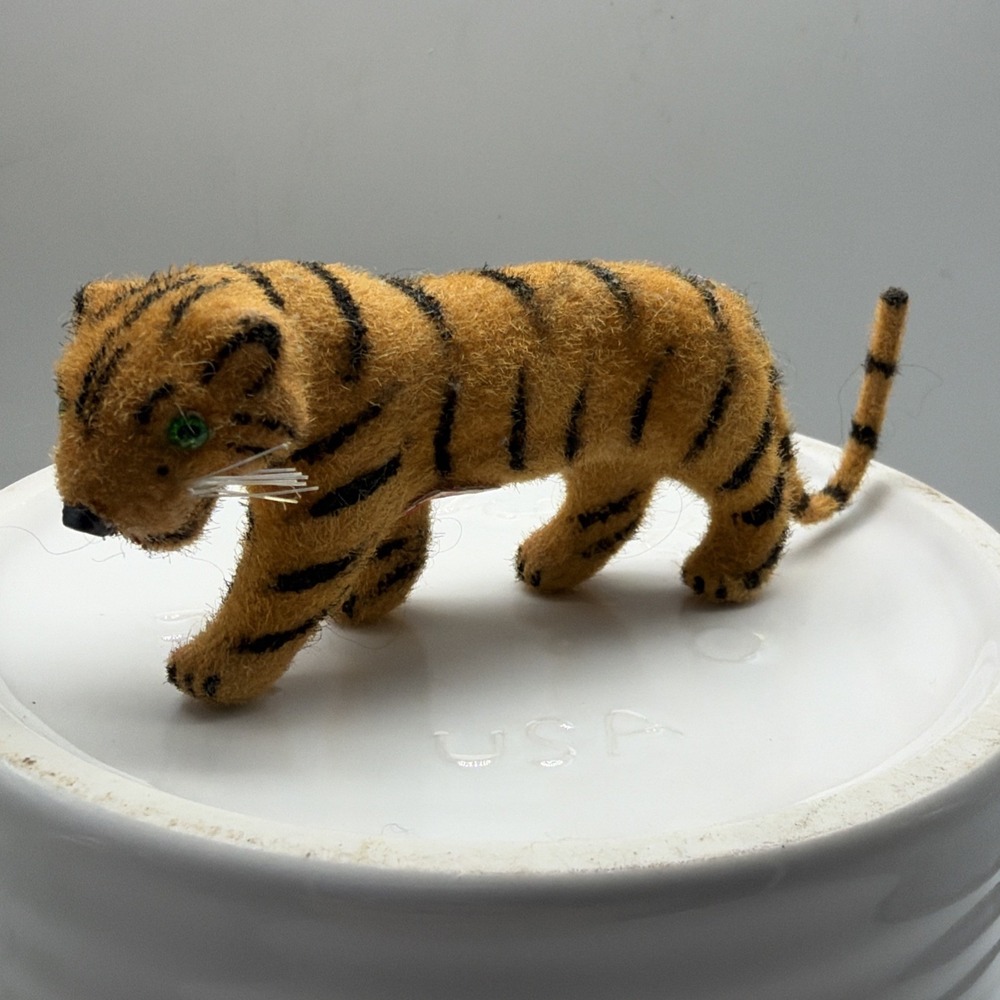 💚 Vintage Wagner Kunstlerschutz Handwork Flocked Green Eye Tiger West Germany